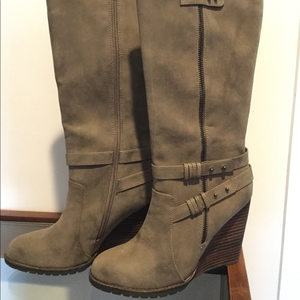 Awesome Wedge Boots!